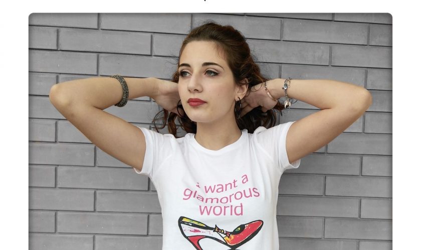 La t-shirt slogan di Maiko Gordani