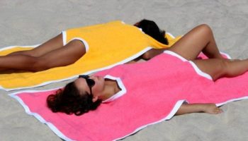 Tendenze moda 2019: Towelkini cos'è, come si indossa e dove comprarlo