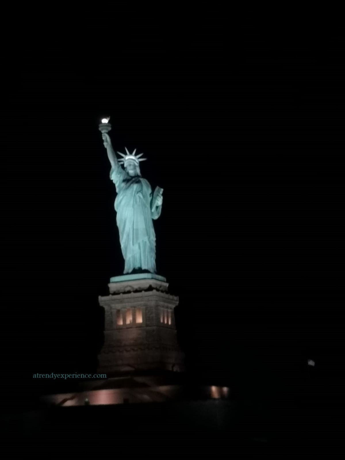 Statua della libertà di notte