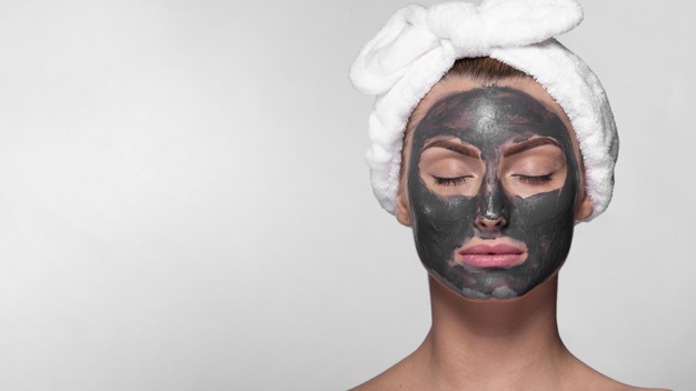 tipi di maschere viso e come sceglierle in base all'uso e caratteristiche della pelle