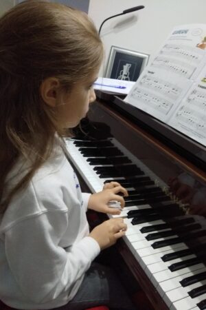 Suonare Il Pianoforte benefici Per Bambini