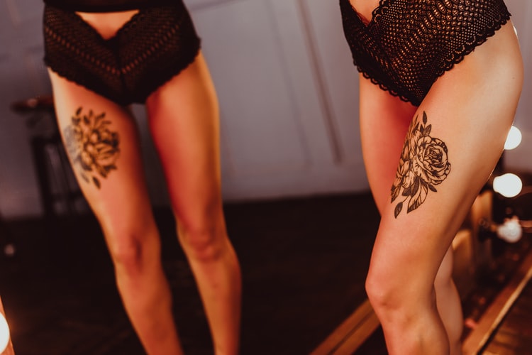 Tatuaggio coscia significato idee tattoo femminili e maschili, a chi sta bene, perché farlo pro e contro
