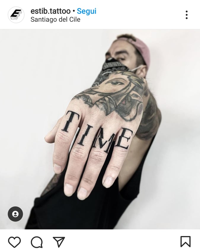 tattoo mani e dita uomo