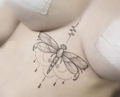 Tatuaggio sotto il seno after care e abbigliamento