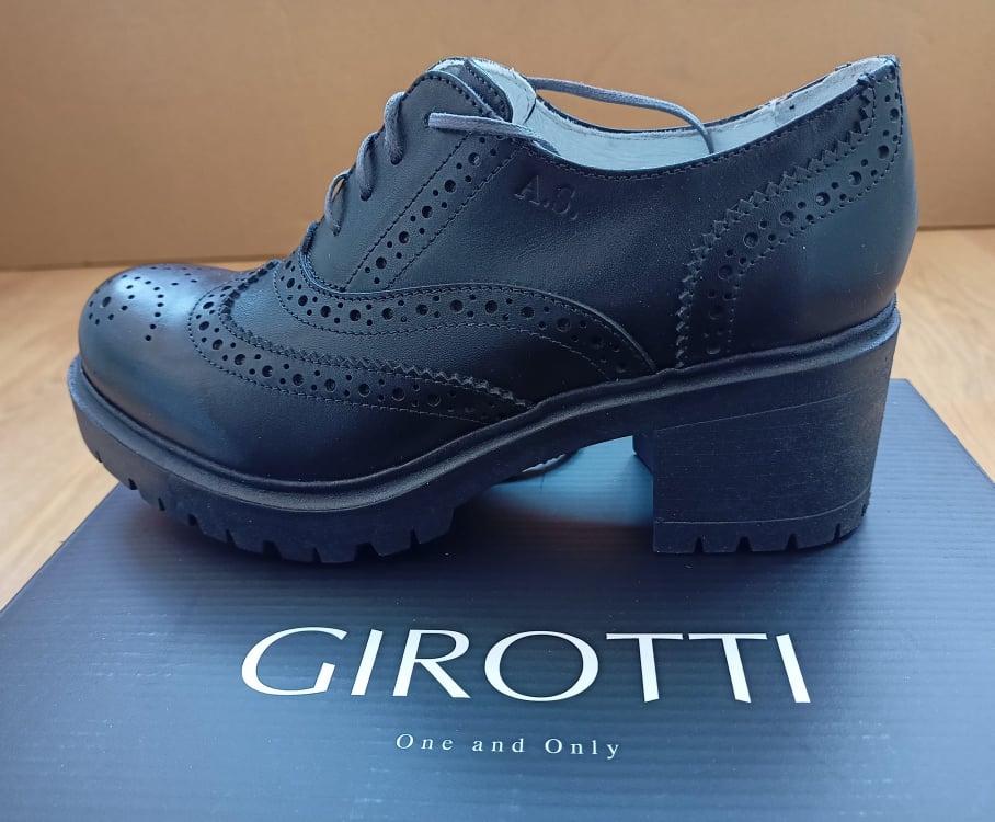 Come si presenta la calzatura Girotti Shoes