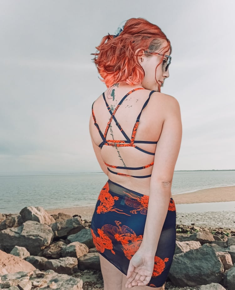 Bikini con cover up top e gonnellino da spiaggia Shein