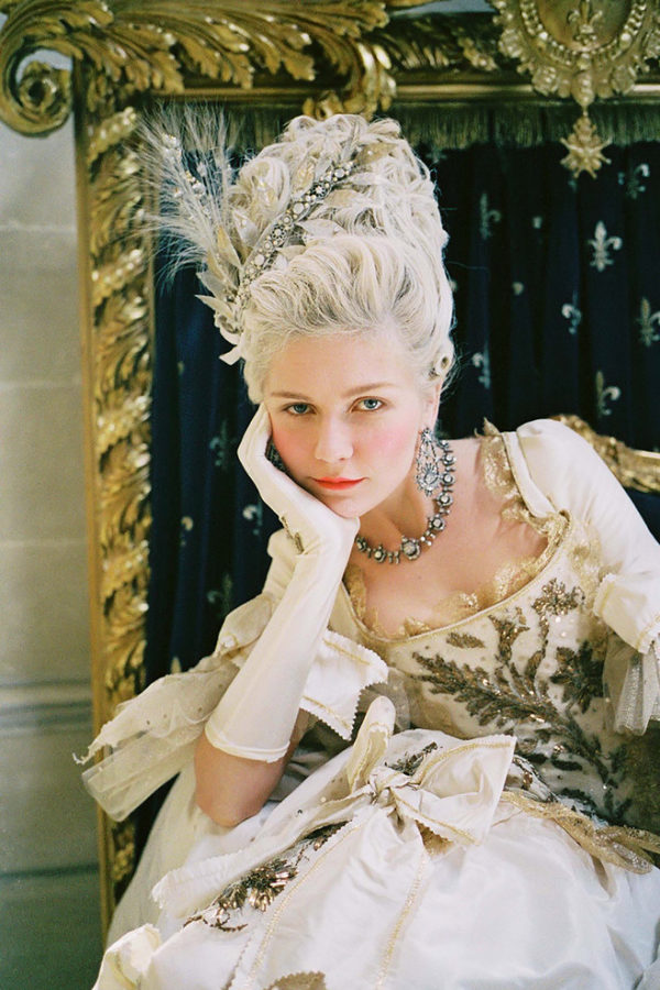 Stili di gioielli francesi: Marie Antoniette interpretata da Kirsten Dunst