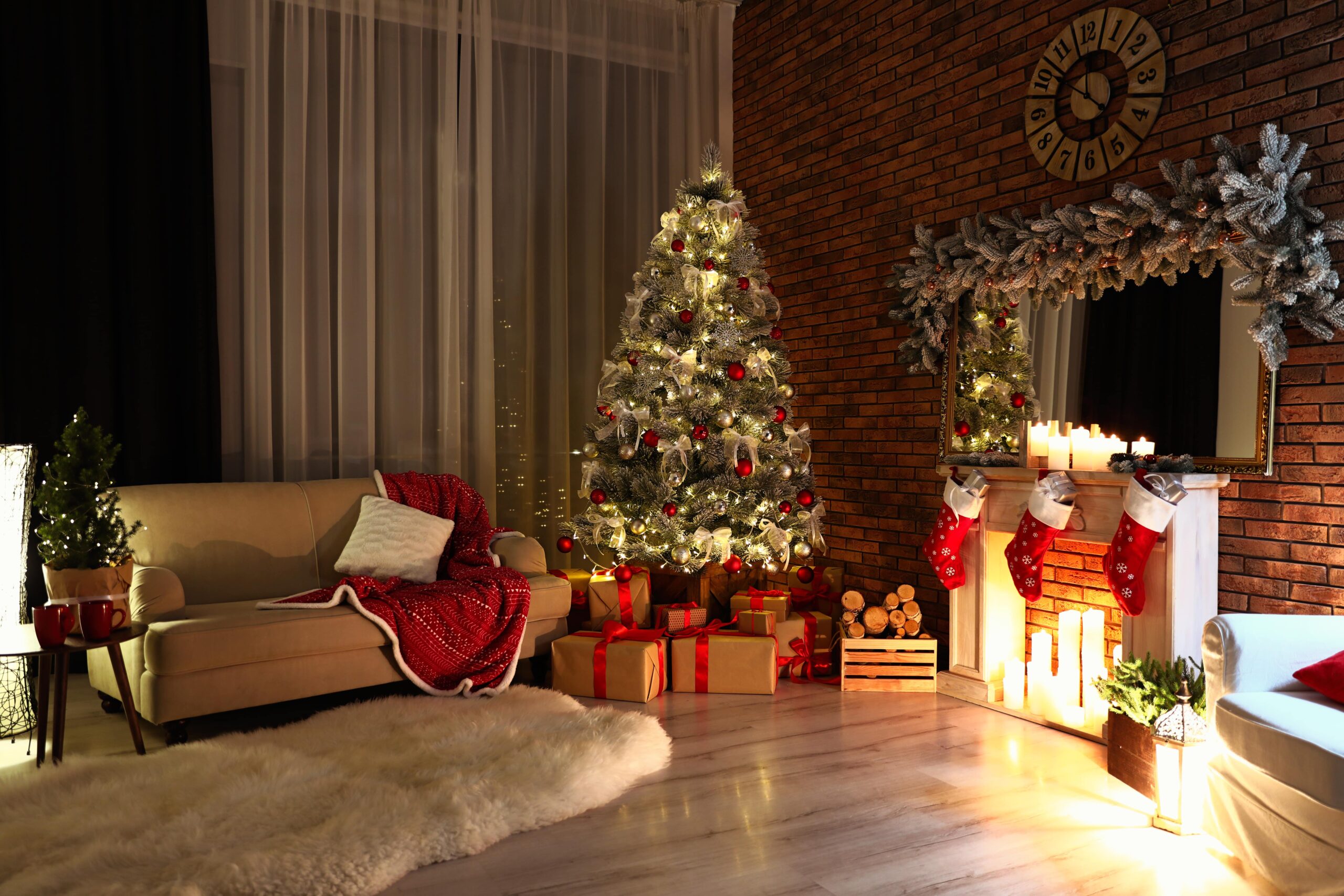 Decorare l'albero di Natale con la giusta illuminazione