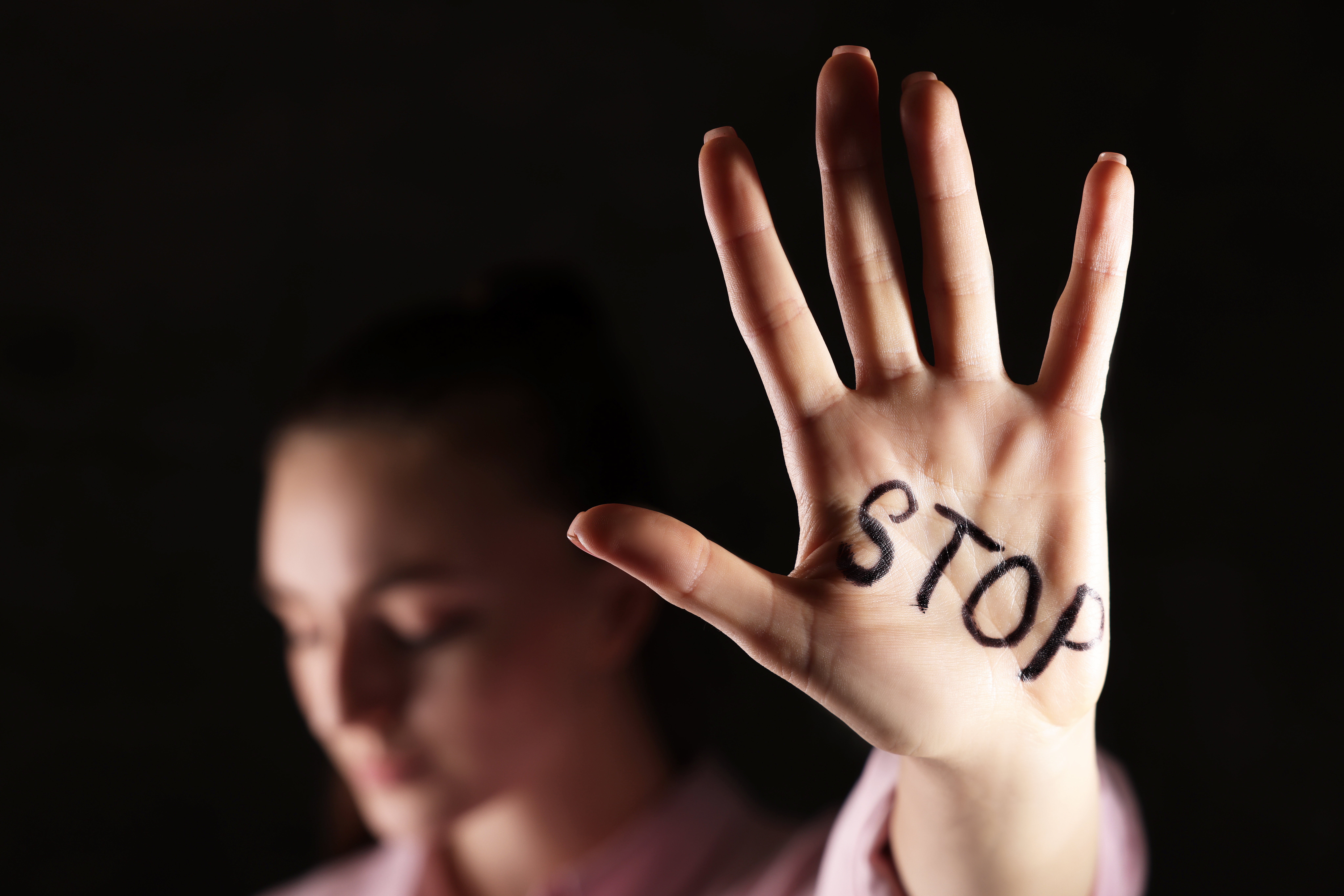 Violenza sulle donne: come chiedere aiuto