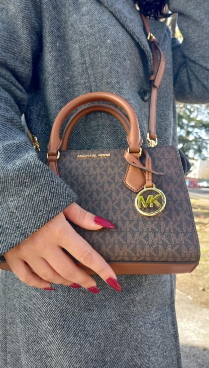 Michael Kors Sheila Small Signature Logo Satchel descrizione