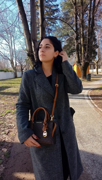 Quando usare la Sheila satchel con la cinghia a tracolla
