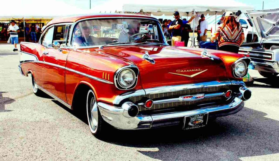 Perché i giovani stanno riscoprendo le auto classiche tra identità, investimento e cultura digitale