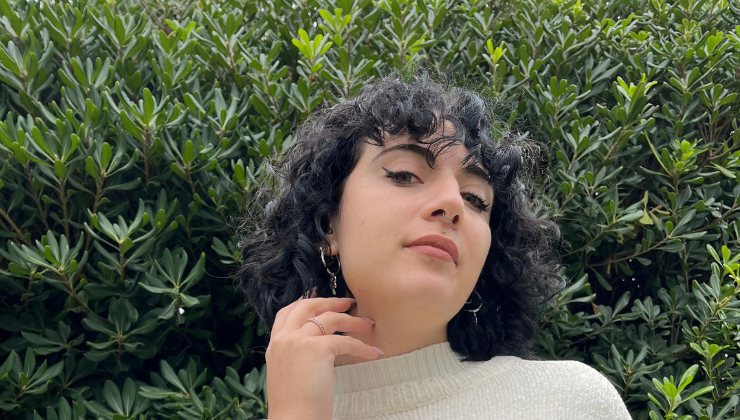 Capelli ricci e frangia le regole base