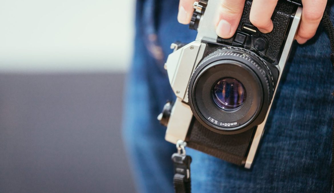 Cogliere l'attimo con autenticità i benefici della fotografia analogica