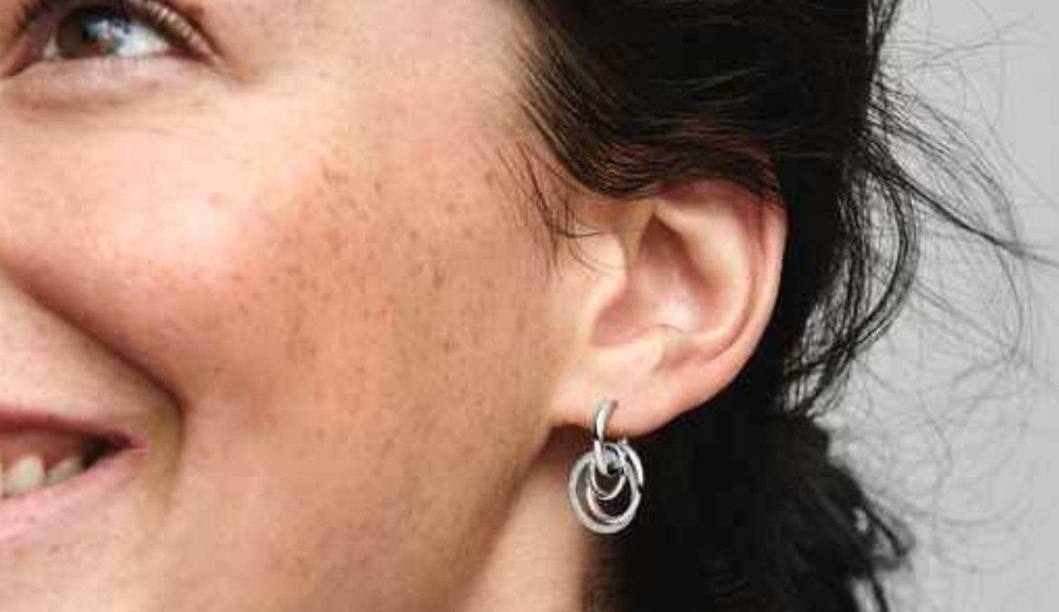 Orecchini e acconciature scegliere il modello giusto in base al taglio