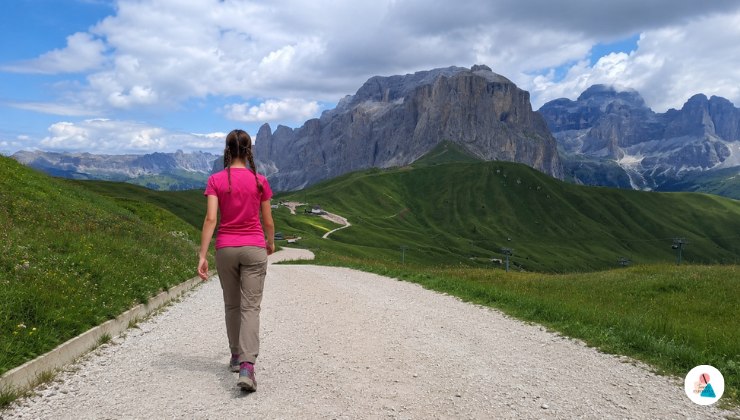 Come vestirsi per camminare in montagna d'estate